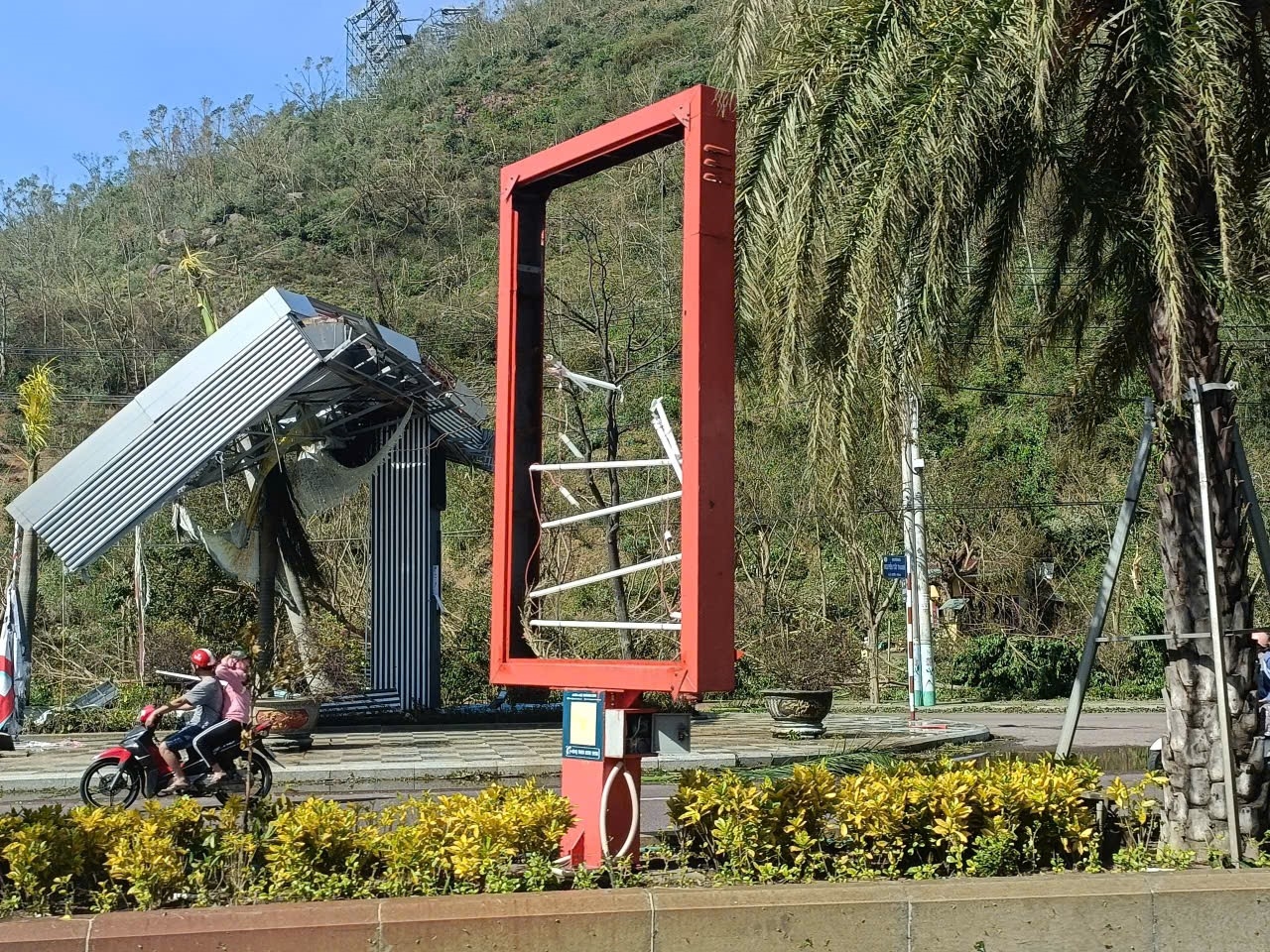 Gia Lai thiệt hại nặng nề sau bão số 13. (Ảnh Lê Phương)