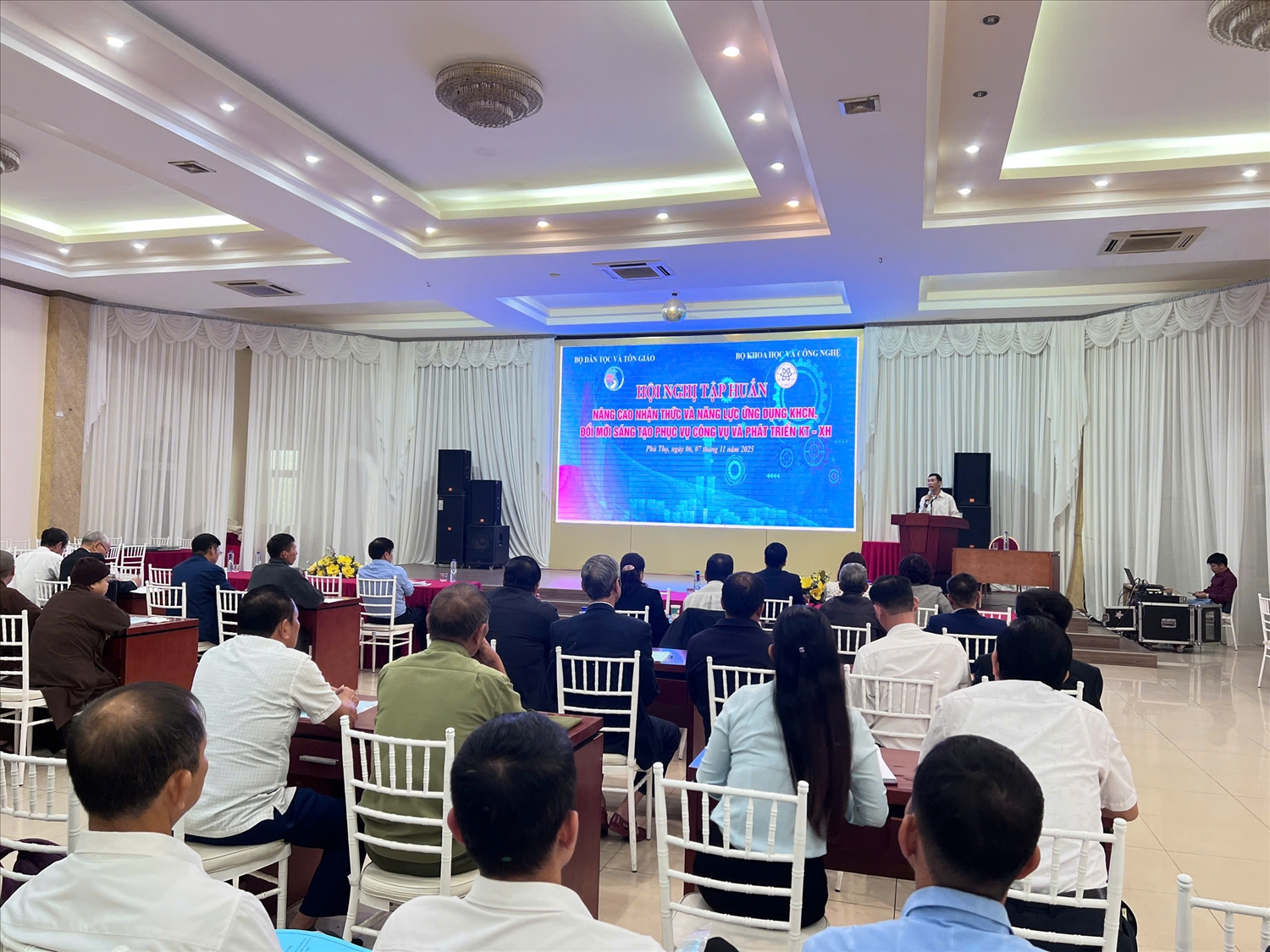 Lớp tập huấn đã nâng cao nhận thức về khoa học -công nghệ, đổi mới sáng tạo cho cán bộ làm công tác dân tộc, cùng Người có uy tín, chức sắc tôn giáo và đại diện doanh nghiệp, hợp tác xã