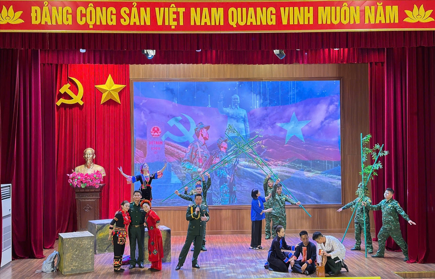 Sân khấu hóa là một trong những hình thức hiệu quả cách để pháp luật đến gần hơn, dễ nhớ hơn với bà con vùng biên