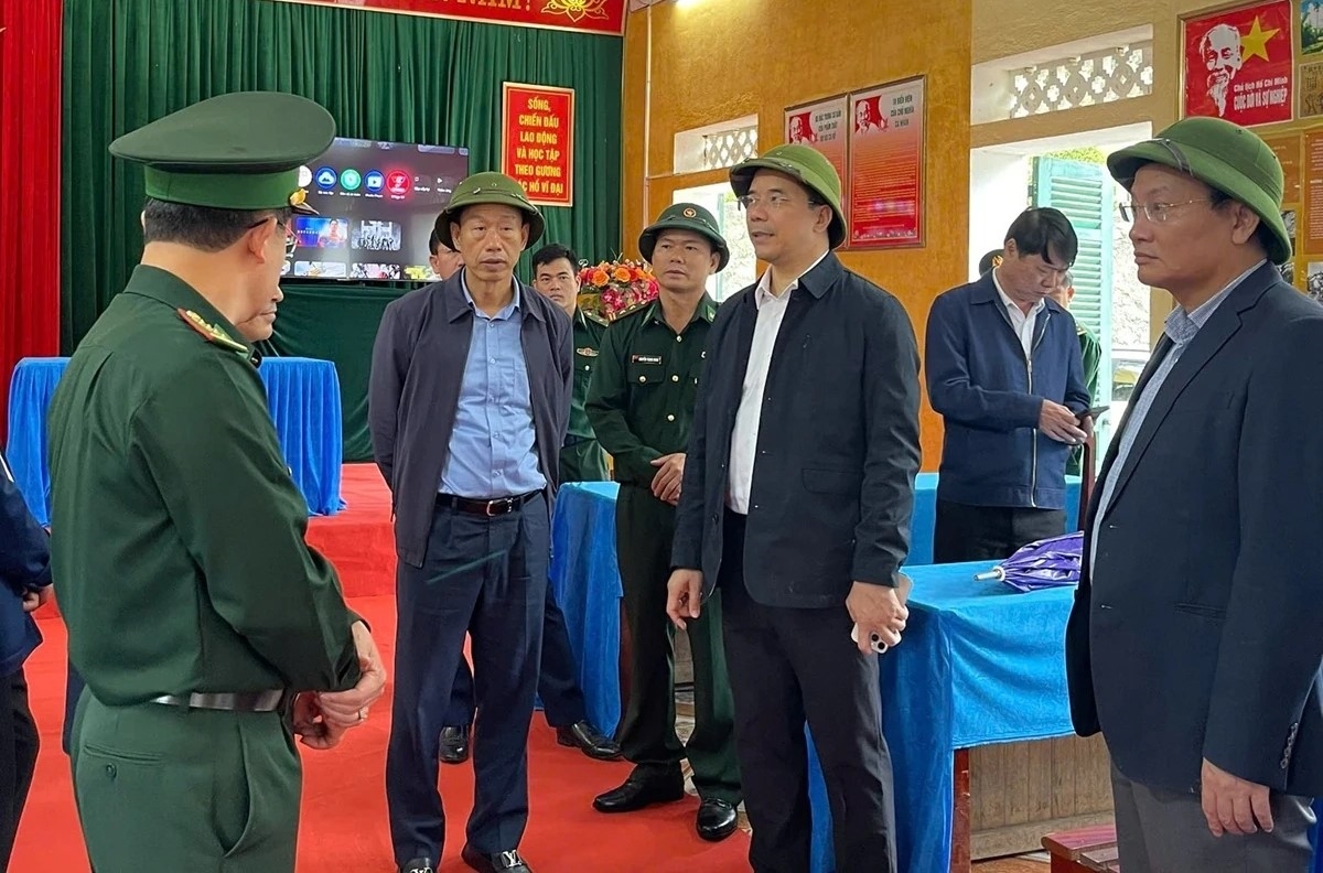 Ông Nguyễn Hồng Phong, Phó Bí thư Thường trực Tỉnh ủy khảo sát công tác chuẩn bị Lễ khởi công xây dựng Trường nội trú liên cấp Tiểu học và THCS Yên Khương.(ảnh Quốc Hương)