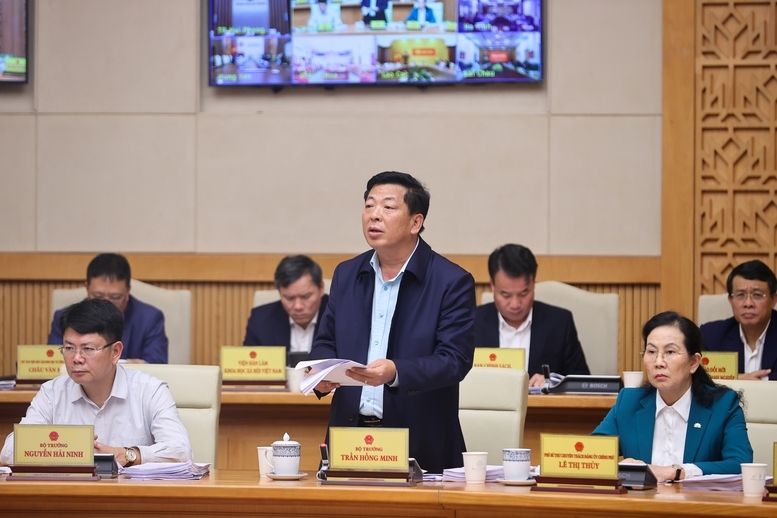 Bộ trưởng Bộ Xây dựng Trần Hồng Minh báo cáo tại Phiên họp - Ảnh: VGP/Nhật Bắc