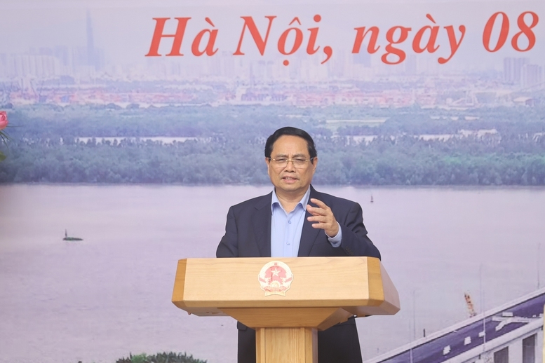 Thủ tướng yêu cầu hoàn thành mục tiêu đưa vào khai thác ít nhất 3.000 km đường bộ cao tốc và có khoảng 1.700 km đường bộ ven biển - Ảnh: VGP/Nhật Bắc