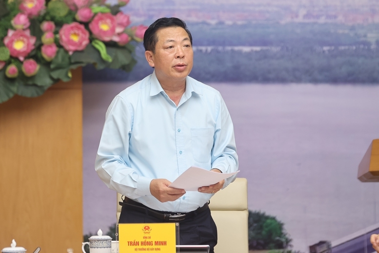 Bộ trưởng Bộ Xây dựng Trần Hồng Minh báo cáo tại cuộc họp - Ảnh: VGP/Nhật Bắc