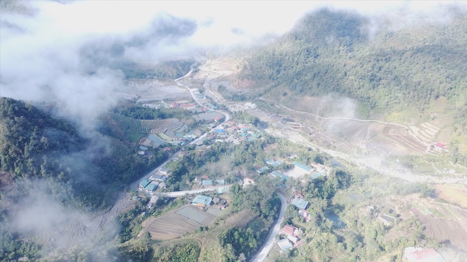 Xã biên giới Hua Bum nhìn từ trên cao