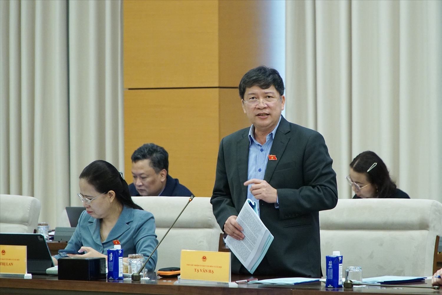 Phó Chủ nhiệm Ủy ban Văn hóa và Xã hội của Quốc hội Tạ Văn Hạ