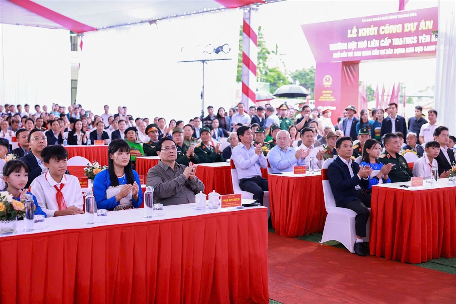 Thủ tướng Chính phủ Phạm Minh Chính dự lễ khởi công tại điểm cầu chính là Trường nội trú liên cấp Tiểu học và Trung học cơ sở xã Yên Khương, Thanh Hóa.