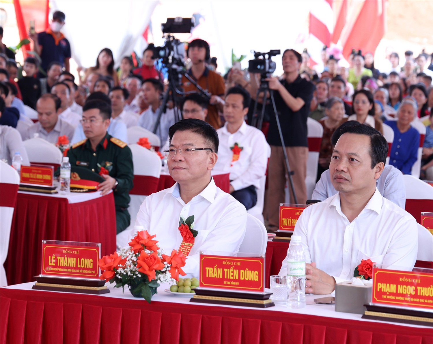 Phó Thủ tướng Lê Thành Long, Bí thư Tỉnh ủy Điện Biên Trần Tiến Dũng dự lễ khởi công xây dựng Trường Phổ thông nội trú liên cấp TH-THCS Thanh Nưa tại xã Thanh Nưa, tỉnh Điện Biên. Ảnh: VGP