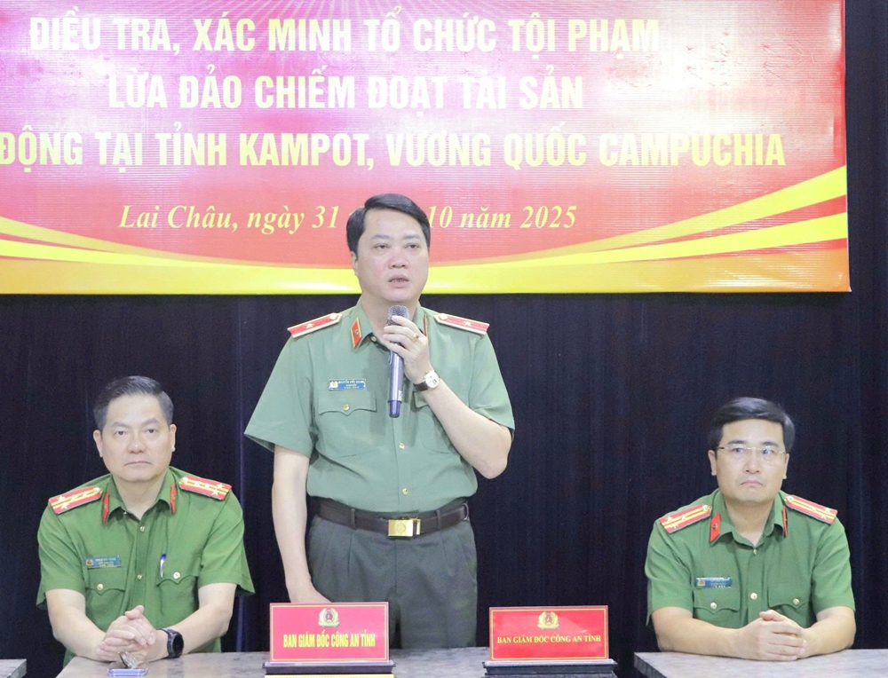 Thiếu tướng Nguyễn Viết Giang - Giám đốc Công an tỉnh yêu cầu các đối tượng thành khẩn khai báo để được hưởng sự khoan hồng của pháp luật