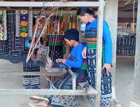 Người dân xã Sơn Thủy gìn giữ nghề dệt thổ cẩm nét đẹp văn hóa truyền thống được lưu truyền qua nhiều thế hệ