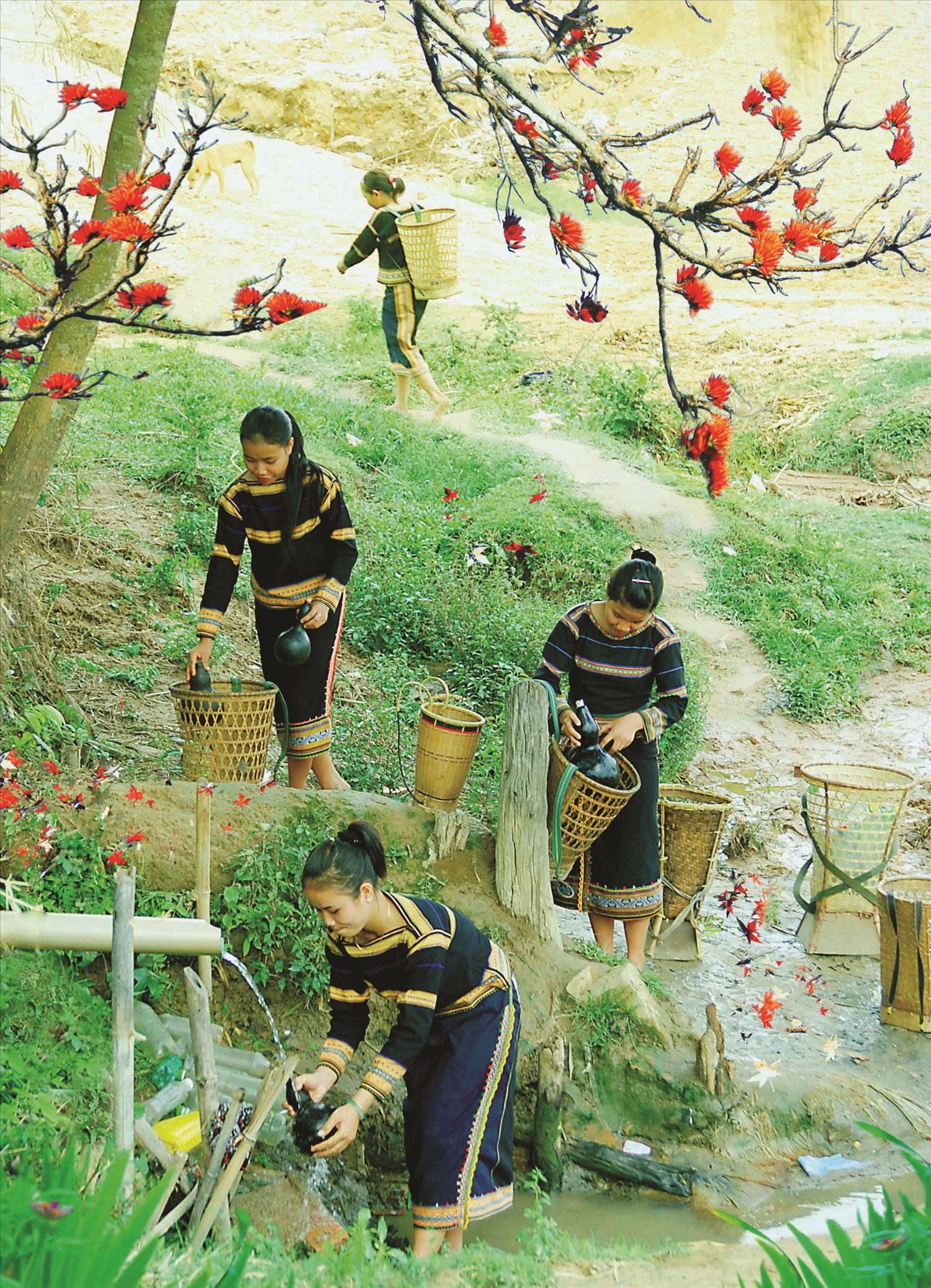 Mỗi khi làng có sự kiện, các chị em phụ nữ chung tay lo các việc hậu cần