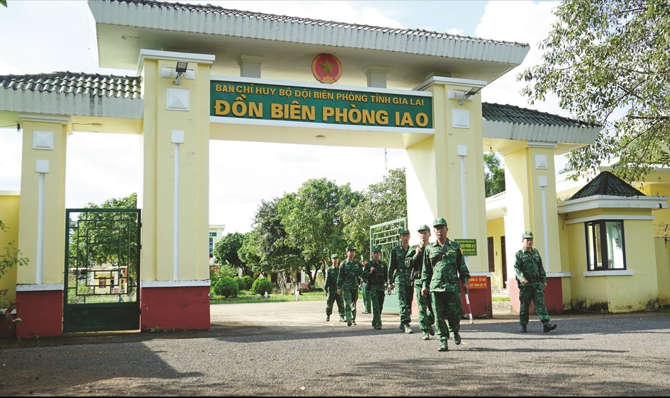 Cán bộ, chiến sĩ Đồn Biên phòng Ia O chuẩn bị tuần tra trên khu vực biên giới