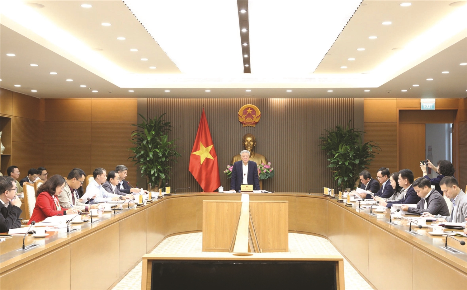 Tại cuộc họp về kết quả, tiến độ xây dựng Báo cáo đề xuất chủ trương đầu tư các Chương trình MTQG giai đoạn 2026-2035 (diễn ra tại Hà Nội ngày 18/11), Phó Thủ tướng Thường trực Chính phủ Nguyễn Hòa Bình nhấn mạnh: Khi tích hợp các Chương trình MTQG, sẽ tăng cường hơn đầu tư cho vùng khó. Ảnh: VPG