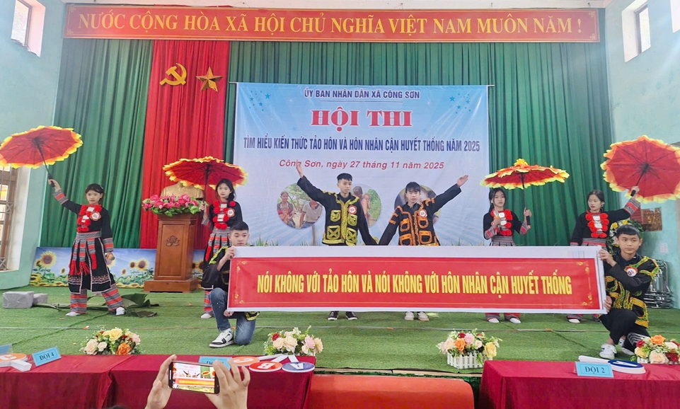 Qua các buổi tuyên truyền công tác phòng, chống tảo hôn và hôn nhân cận huyết thống nhiều gia đình và học sinh đã hiểu và tự giác nói “không” với tảo hôn và hôn nhân cận huyết thống