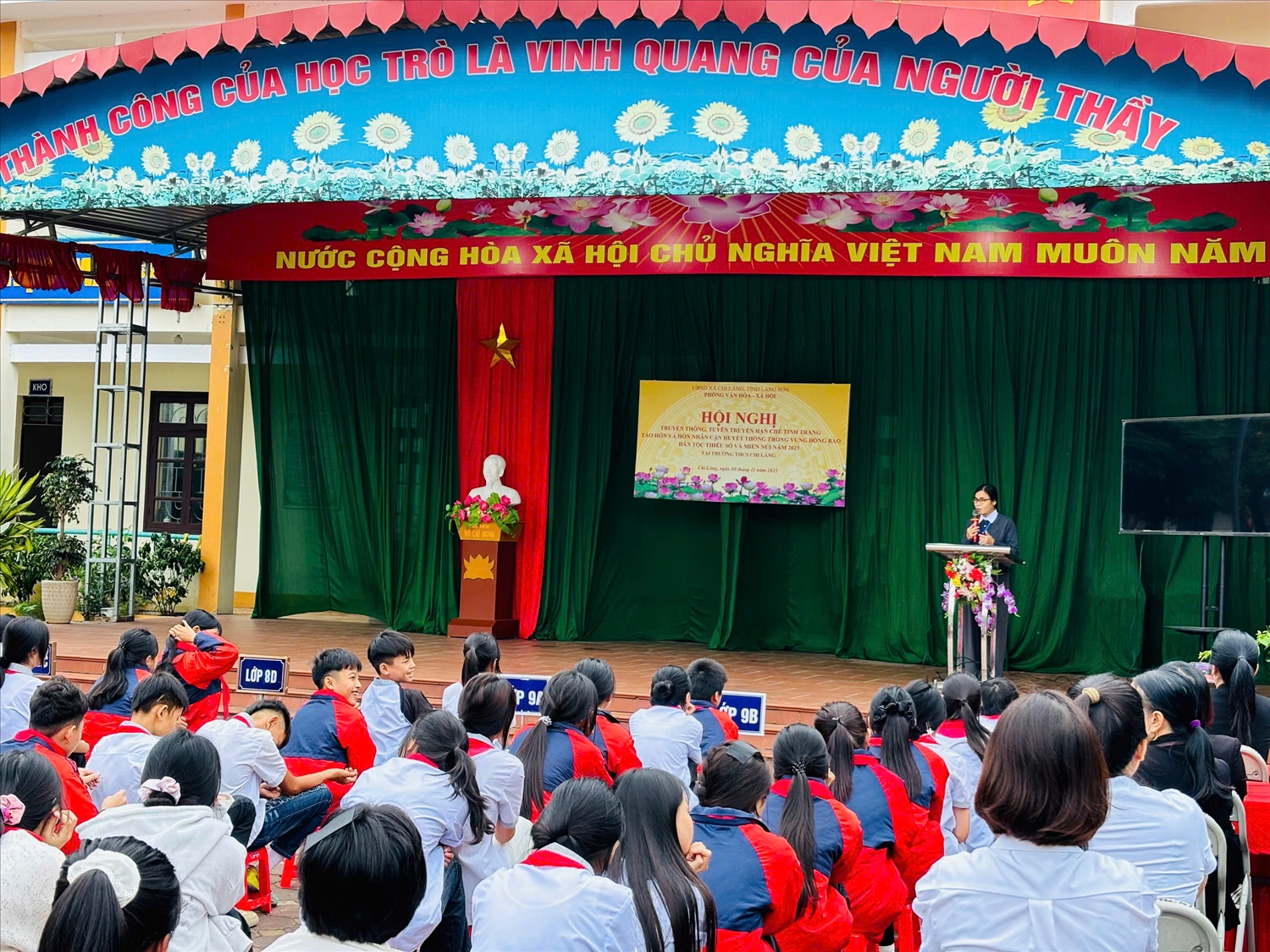 Một buổi truyền thông về tác hại của tảo hôn và hôn nhân cận huyết thống cho học sinh Trường THCS Chi Lăng