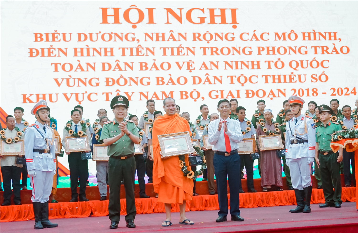  Thượng tọa Danh Quol, Trụ trì chùa Nha Si Cũ được Bộ Công an biểu dương điển hình tiên tiến trong phong trào toàn dân bảo vệ tổ quốc vùng đồng bào DTTS giai đạon 2018 -2024 