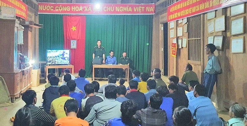 Công tác tuyên truyền còn được triển khai tại hội nghị chuyên đề ở nhà văn hóa bản