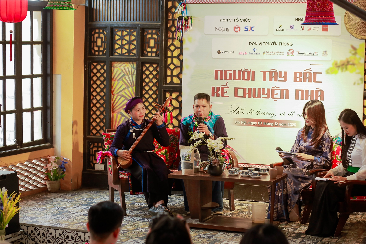 Nhiều câu chuyện về nhịp sống tại vùng DTTS được các vị khách mời giới thiệu tại chương trình