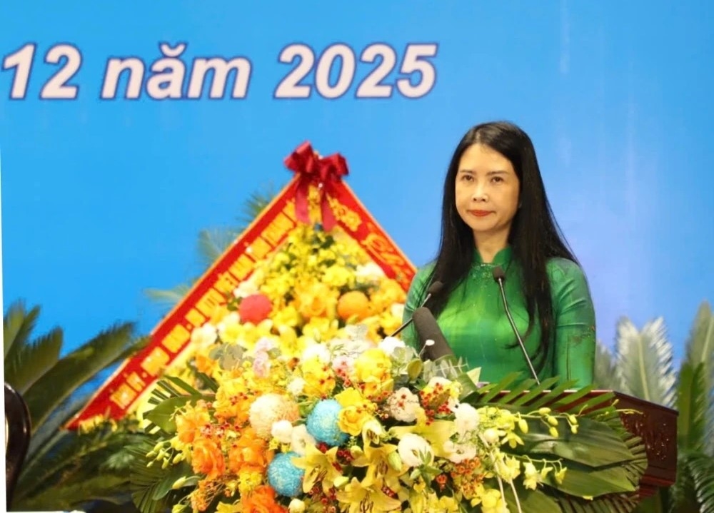 Bà Trần Lan Phương, Phó Chủ tịch Thường trực Trung ương Hội LHPN Việt Nam phát biểu chỉ đạo Đại hội.