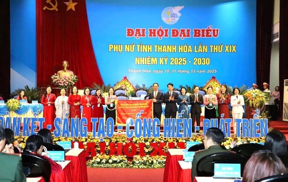 Nhân dịp này, Ban Chấp hành Đảng bộ tỉnh tặng Hội LHPN tỉnh Thanh Hóa bức trướng với dòng chữ: “Phát huy truyền thống quê hương Bà Triệu anh hùng, chung tay xây dựng Thanh Hóa giàu đẹp, văn minh, hạnh phúc”.