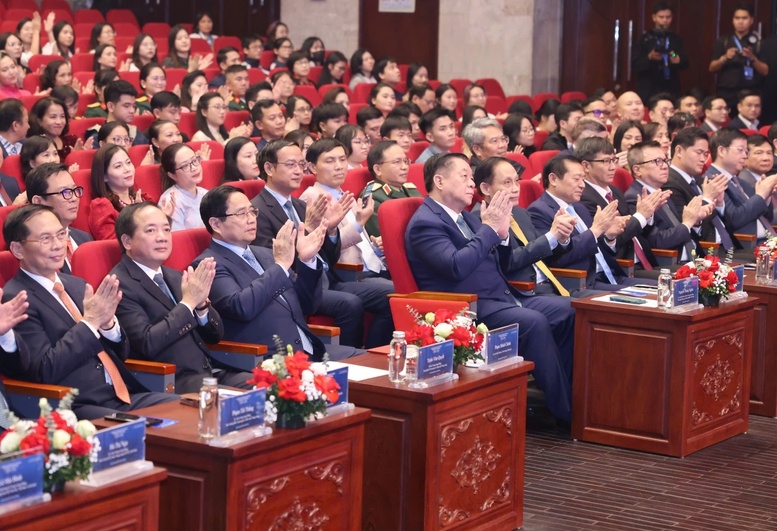 Thủ tướng Phạm Minh Chính và các đại biểu dự Lễ trao Giải thưởng toàn quốc về thông tin đối ngoại lần thứ XI năm 2025 - Ảnh: VGP/Nhật Bắc