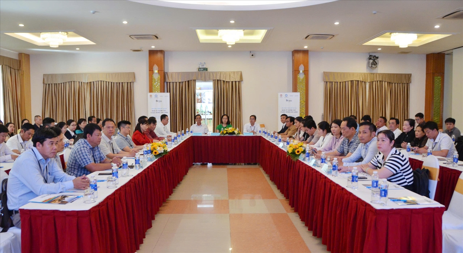 Hội thảo đã tập trung thảo luận về việc tăng cường khả năng tiếp cận đất và đảm bảo tính pháp lý trong các chương trình hỗ trợ nhà ở cho hộ có hoàn cảnh khó khăn 