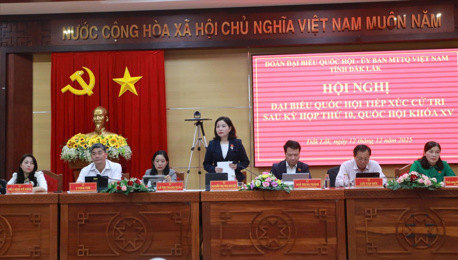 Phó Trưởng đoàn chuyên trách, Đoàn Đại biểu Quốc hội tỉnh Đắk Lắk Nguyễn Thị Thu Nguyệt kết luận hội nghị