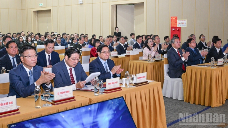 Thủ tướng Chính phủ Phạm Minh Chính và các đồng chí lãnh đạo, đại biểu dự hội nghị. (Ảnh: Trần Hải) 