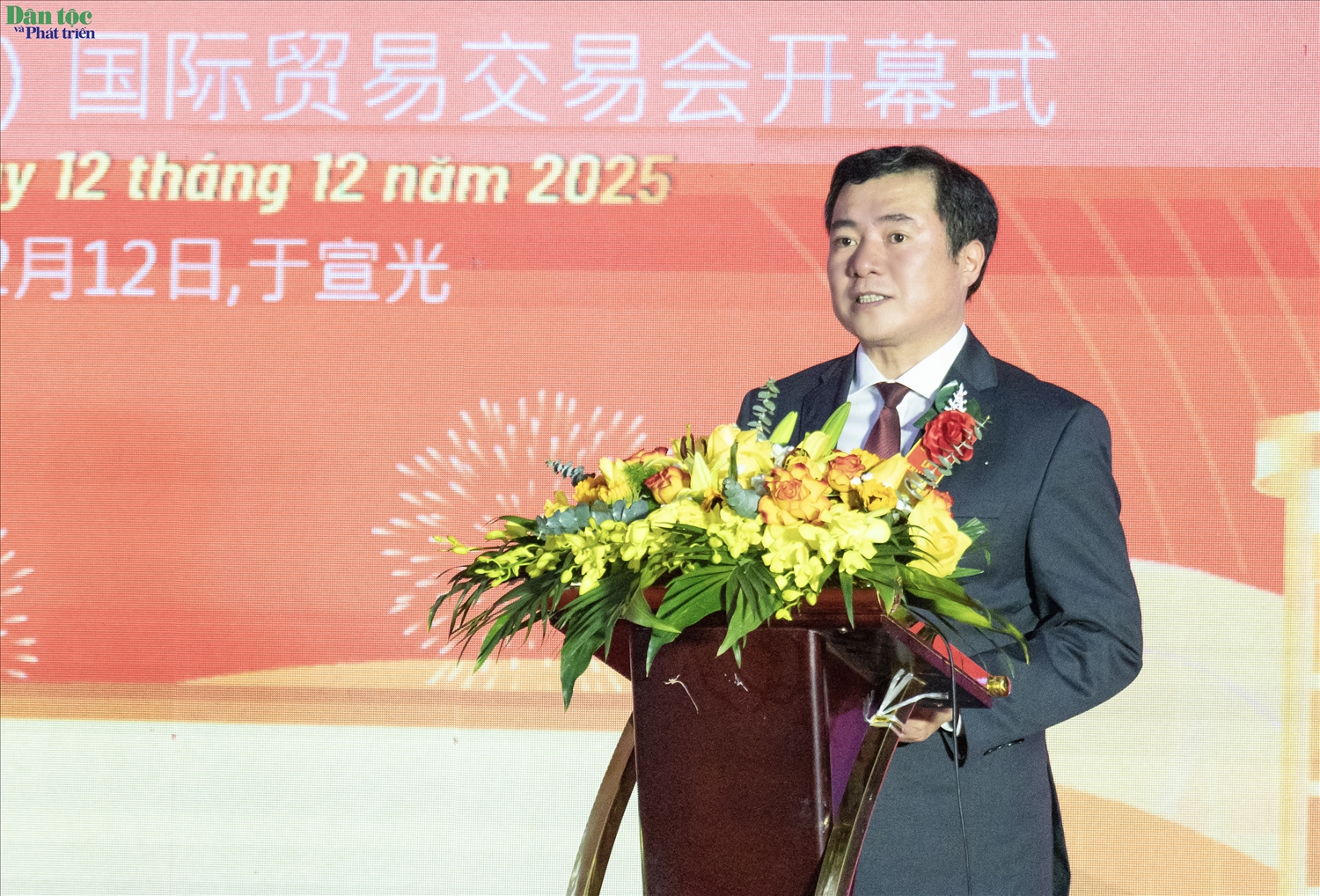 Thứ trưởng Bộ Công Thương Nguyễn Sinh Nhật Tân phát biểu tại Lễ khai mạc