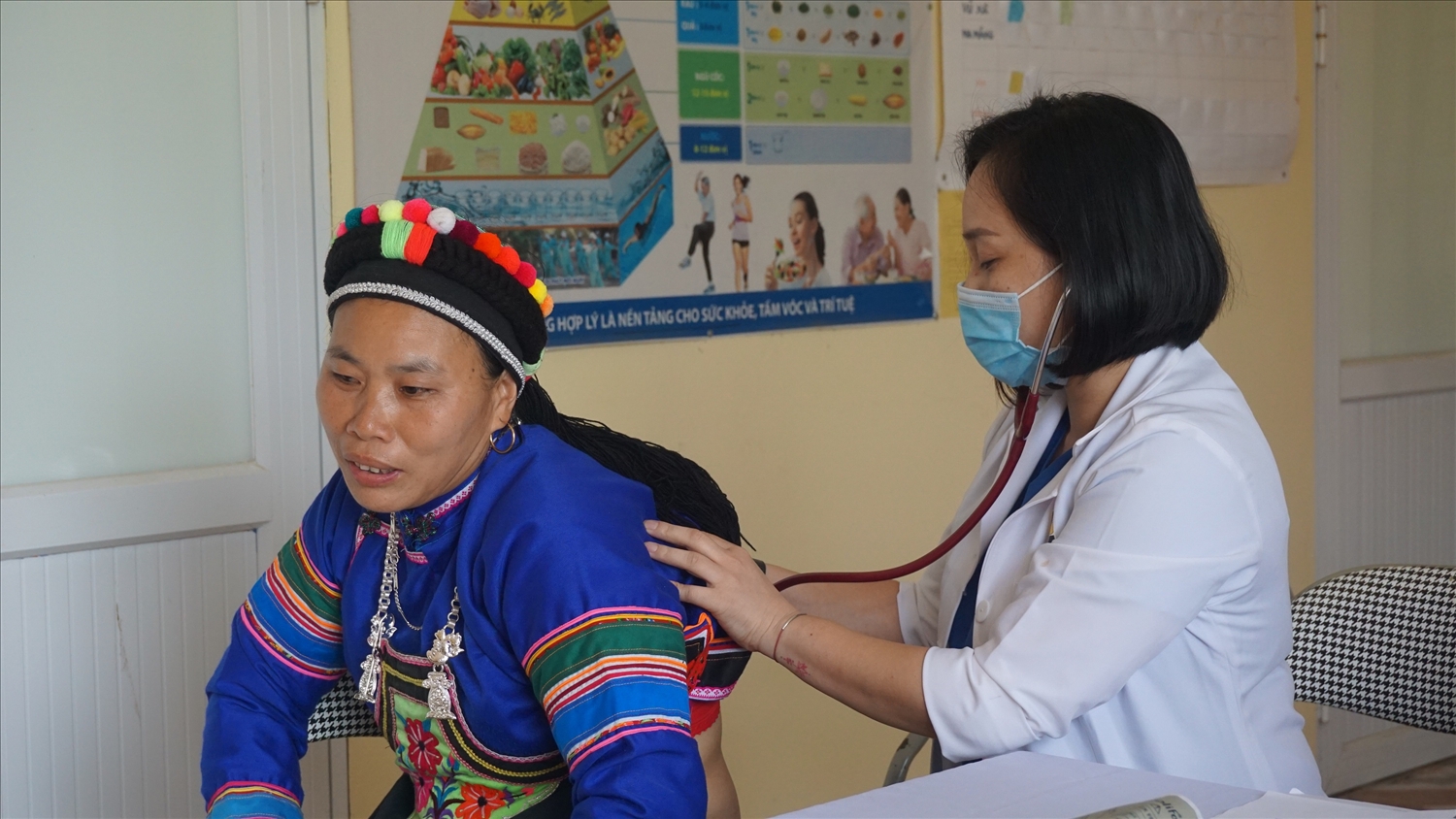 Từ ngày 1/1/2026 tỉnh Lào Cai sẽ triển khai nhiều chính sách hỗ trợ cho người thuộc hộ nghèo, hộ DTTS khi điều trị nội trú tại các cơ sở y tế công lập (ảnh Trọng Bảo)