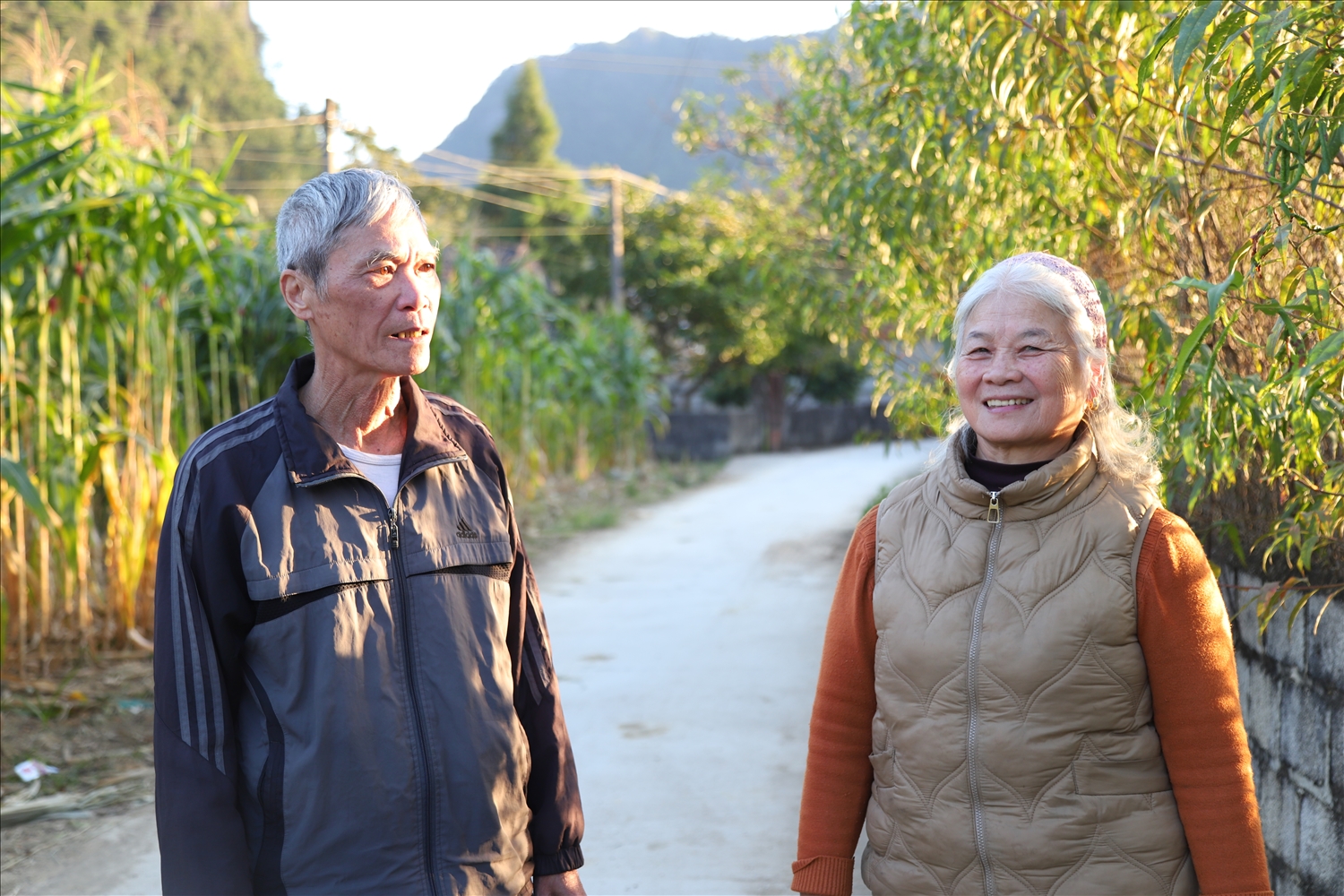 Người có uy tín Lương Văn Minh, thôn 6A, xã Bình Gia tuyên truyền vận động người dân chấp hành các chủ trương, chính sách của Đảng và Nhà nước