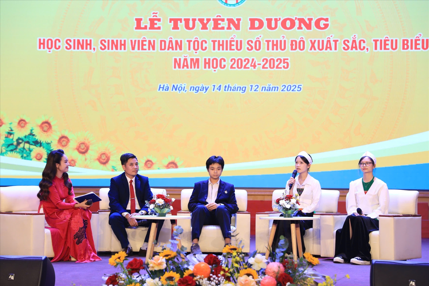 Chương trình giao lưu, chia sẻ của thầy và trò tại Lễ Tuyên dương 