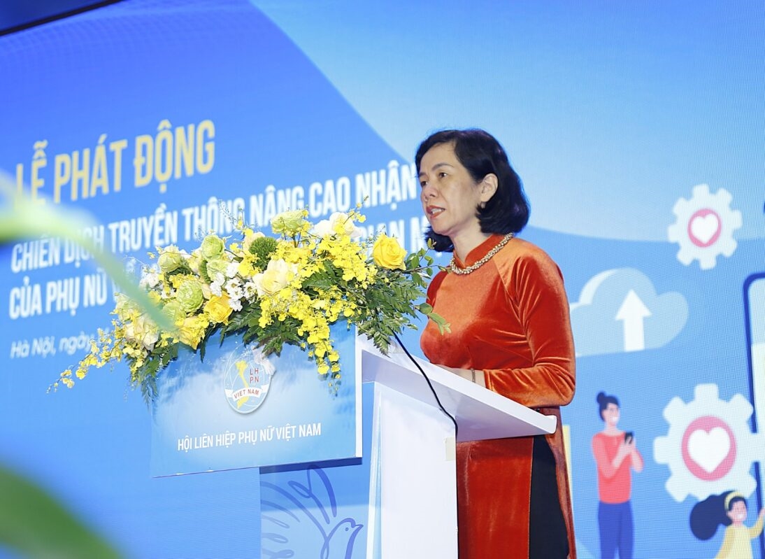 Bà Nguyễn Thị Minh Hương, Phó Chủ tịch Hội Liên hiệp Phụ nữ Việt Nam phát biểu khai mạc