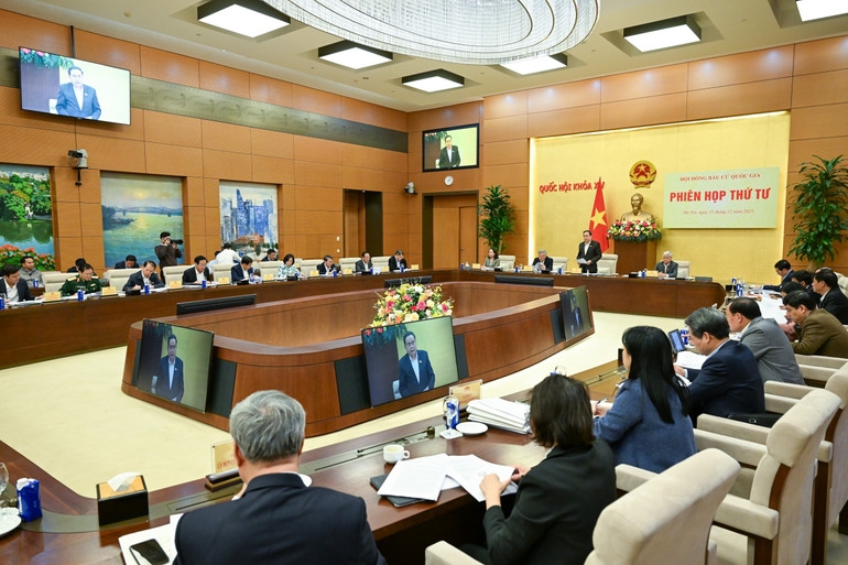 Quang cảnh Phiên họp thứ tư của Hội đồng Bầu cử quốc gia. (Ảnh: Duy Linh) 