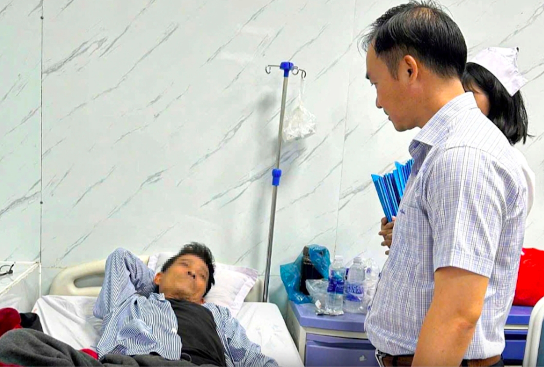 Nhiều bệnh nhân bị ngộ độc sau khi ăn bánh mì vẫn còn đang điều trị tại bệnh viện. (Ảnh: H.P)