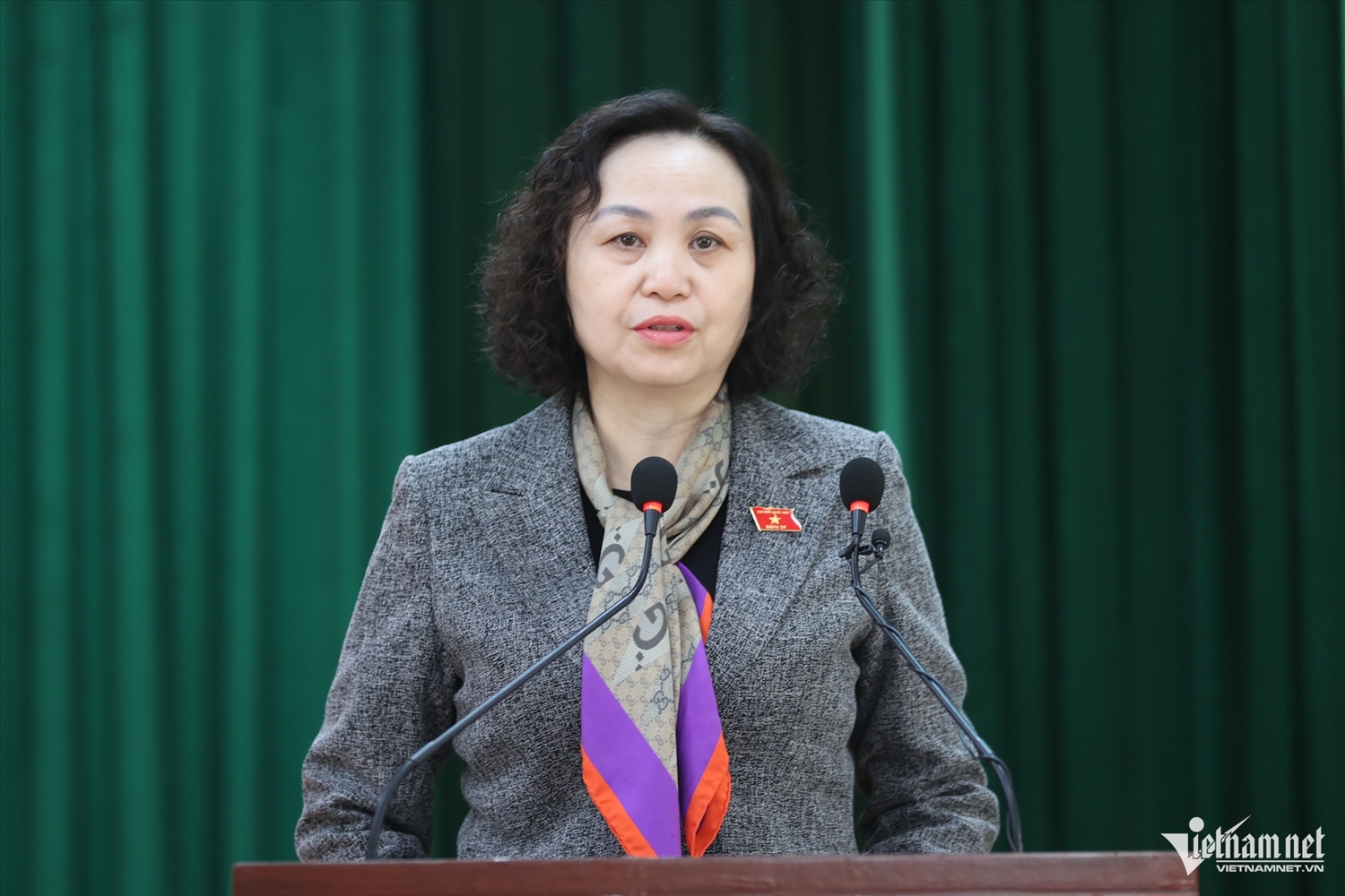  Phó chủ tịch Hội đồng Dân tộc của Quốc hội Cao Thị Xuân thông tin kết quả kỳ họp thứ 10 của Quốc hội. Ảnh: Lê Anh Dũng