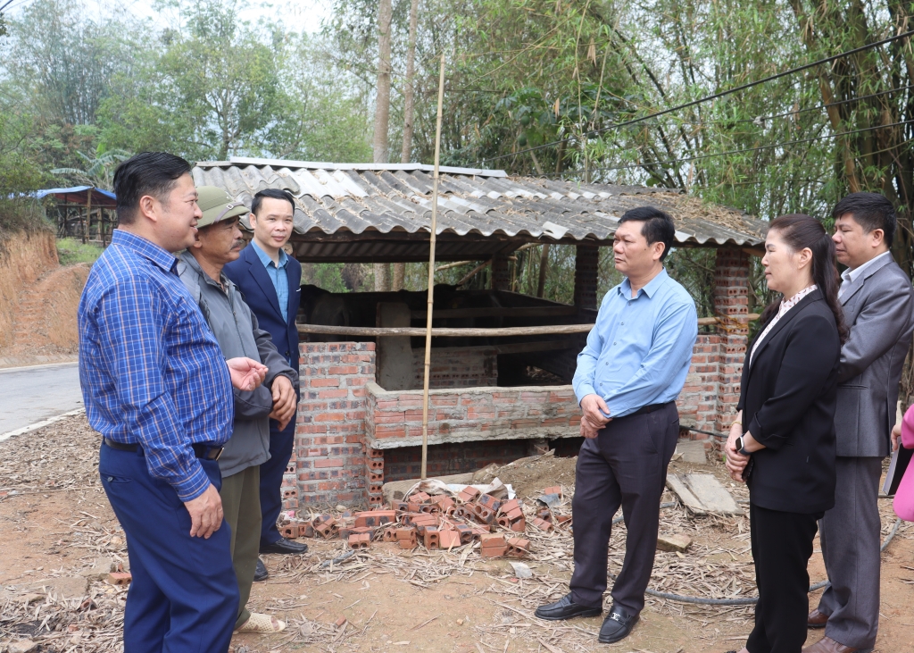 Đoàn giám sát Ban Dân tộc, HĐND tỉnh khảo sát taĐoàn giám sát Ban Dân tộc, HĐND tỉnh khảo sát thực địa các dự án hỗ trợ chăn nuôi tại xóm Nà Chắn, xã Hoa Thám (nay là xã Tam Kim) tháng 4/2025.hực địa các dự án hỗ trợ chăn nuôi tại xóm Nà Chắn, xã Tam Kim tháng 4/2025.