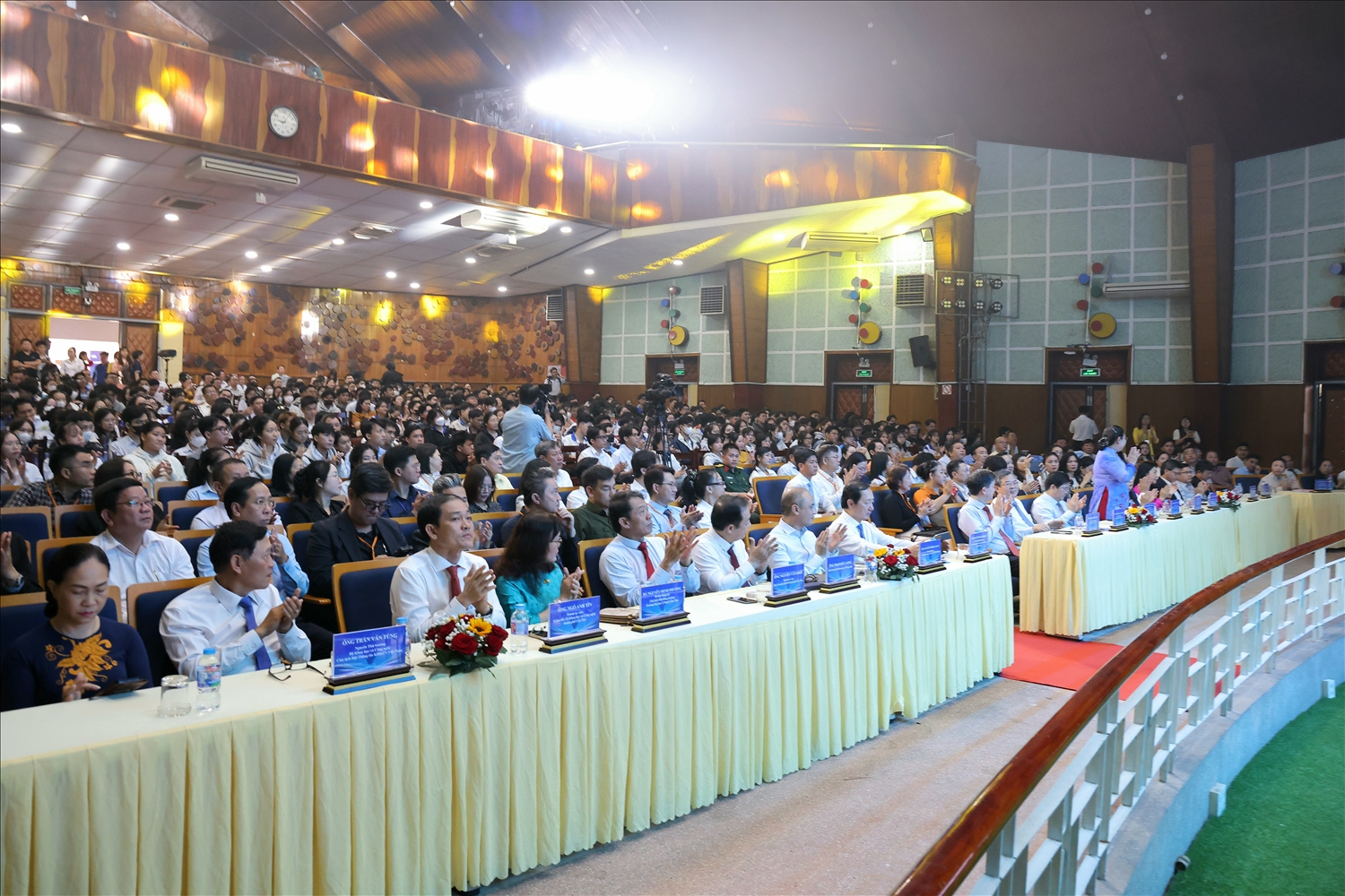 Các đại biểu tham dự lễ khai mạc CASTID 2025 