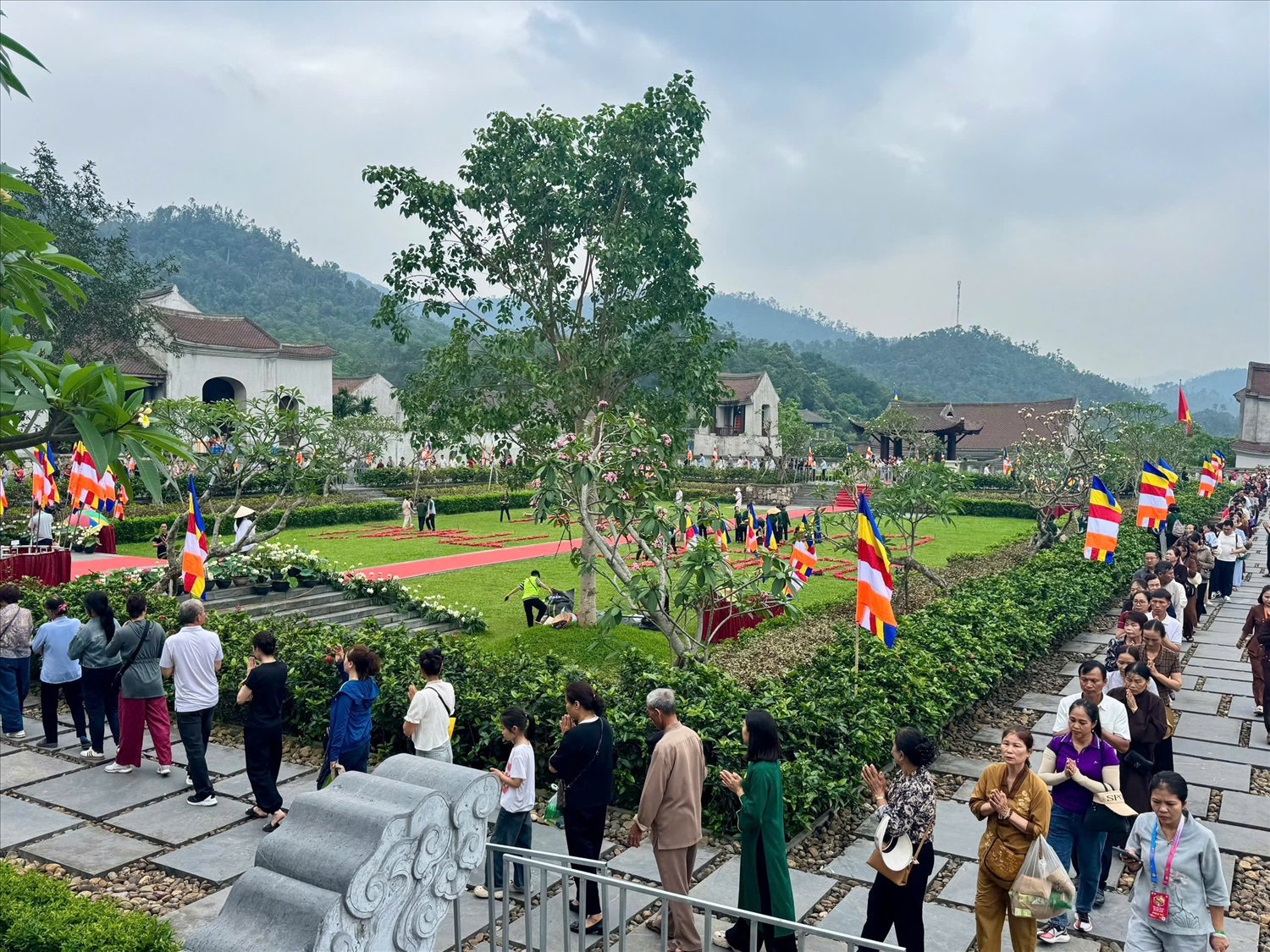 Giá trị lớn nhất của Phật giáo trong đời sống hiện đại không nằm ở nghi lễ, mà ở khả năng giúp con người sống chậm lại và tĩnh tâm hơn