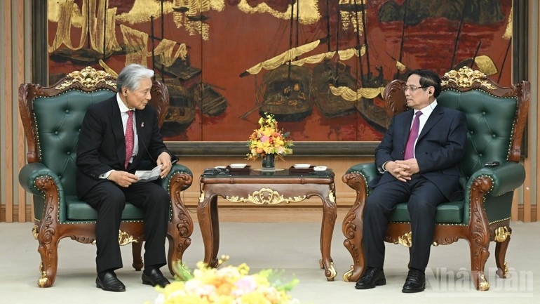 Thủ tướng Phạm Minh Chính tiếp ông Fukuda Tomikazu, Thống đốc tỉnh Tochigi (Nhật Bản). (Ảnh: TRẦN HẢI)