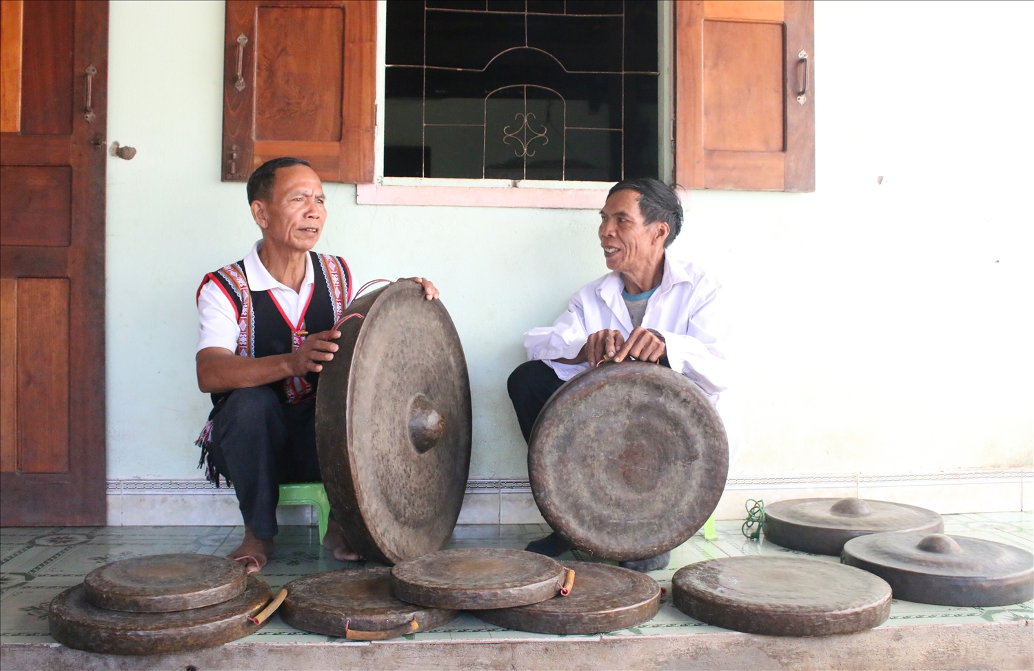 Đội ngũ Người có uy tín ở xã Ngọk Tụ còn làm tốt công tác bảo tồn các giá trị văn hóa truyền thống tốt đẹp của dân tộc. (Ảnh: Ngọc Chí)