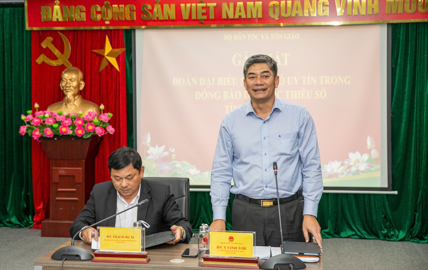 Thứ trưởng Y Vinh Tơr phát biểu tại buổi tiếp