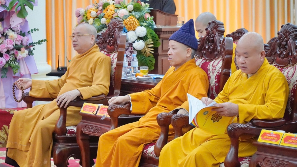 Chư tôn đức Hội đồng Điều hành ba Học viện tham dự Hội nghị