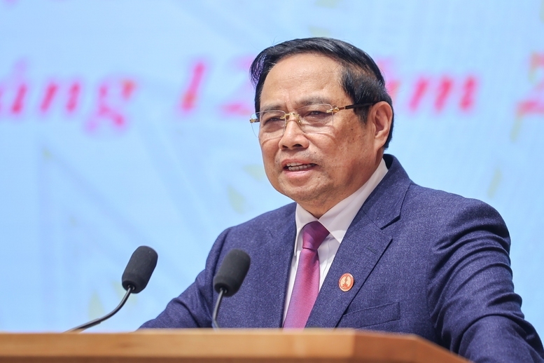 Thủ tướng nhấn mạnh, khoa học công nghệ, đổi mới sáng tạo, chuyển đổi số là xu thế tất yếu, đòi hỏi khách quan, sự lựa chọn mang tính chiến lược và ưu tiên hàng đầu trong đầu tư - Ảnh: VGP/Nhật Bắc