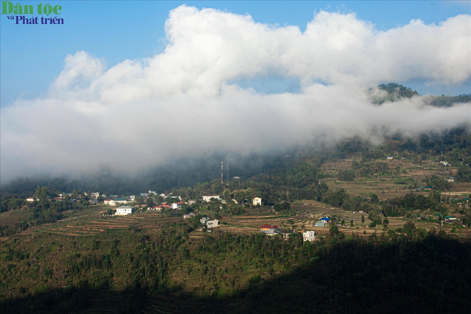 Trong năm 2025, việc triển khai Dự án 5: Hỗ trợ nhà ở tại xã Tân Tiến đã hoàn thành 145/145 hộ theo kế hoạch, đạt tỷ lệ 100%