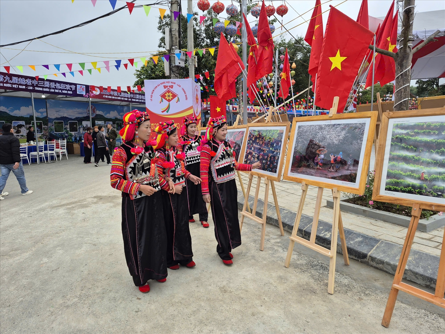 Triển lãm ảnh “Vẻ đẹp Việt Nam” giới thiệu hình ảnh đất nước, con người Việt Nam và mảnh đất Điện Biên