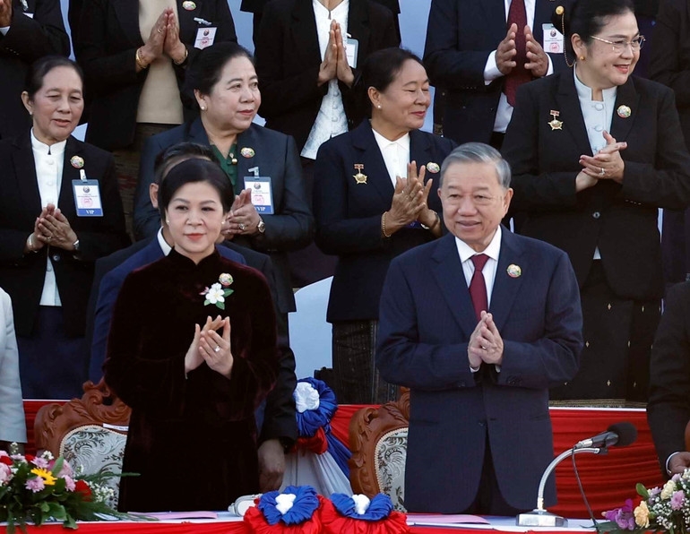 Tổng Bí thư Tô Lâm và Phu nhân dự Lễ kỷ niệm 50 năm Quốc khánh Lào và 105 năm Ngày sinh Chủ tịch Kaysone Phomvihane. (Ảnh: Thống Nhất/TTXVN)