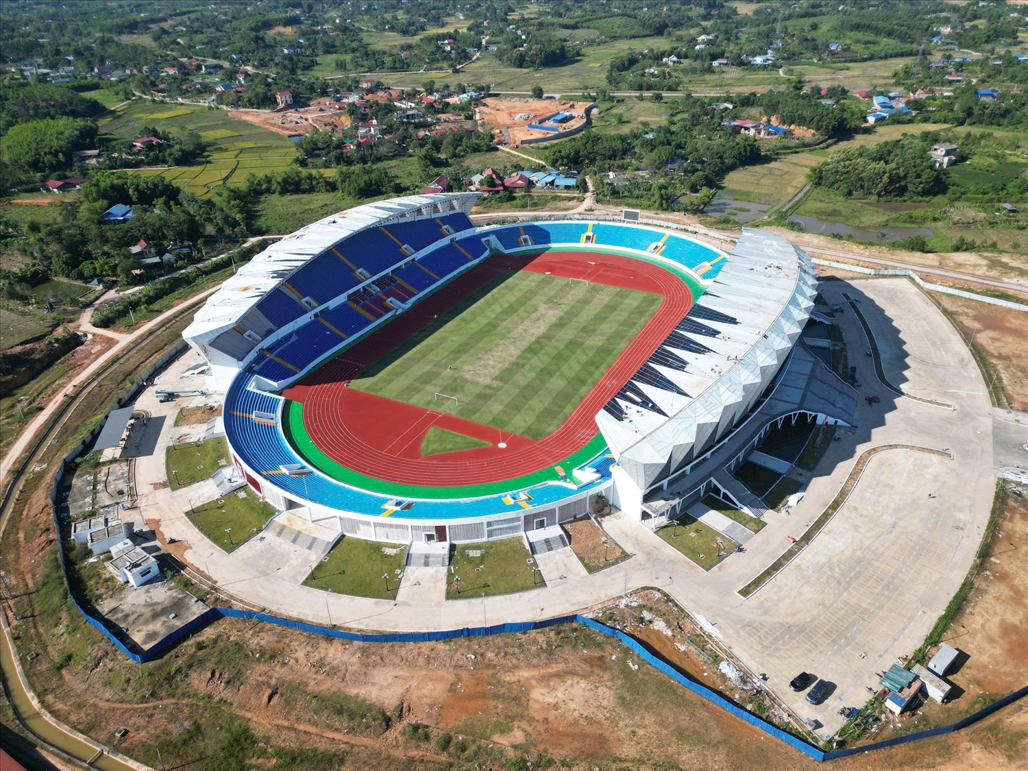 Toàn cảnh sân vận động mới tỉnh Thái Nguyên tại xã Đại Phúc, tỉnh Thái Nguyên. (Ảnh: Thế Toàn)