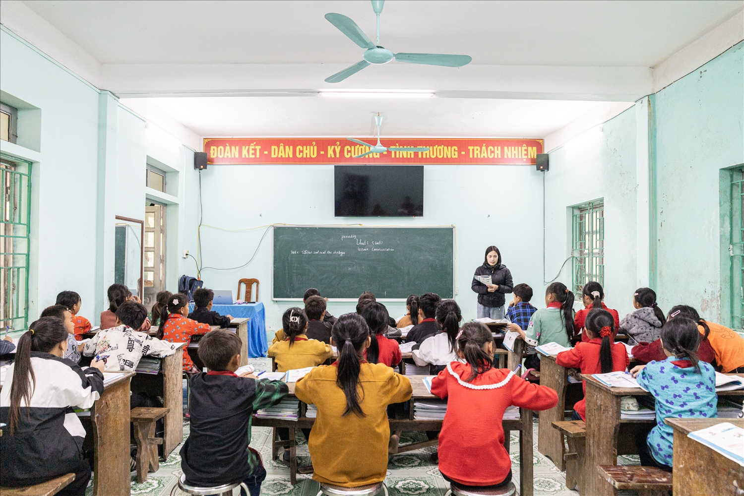 Giờ học của các em học sinh vùng cao biên giới xã Lao Chải