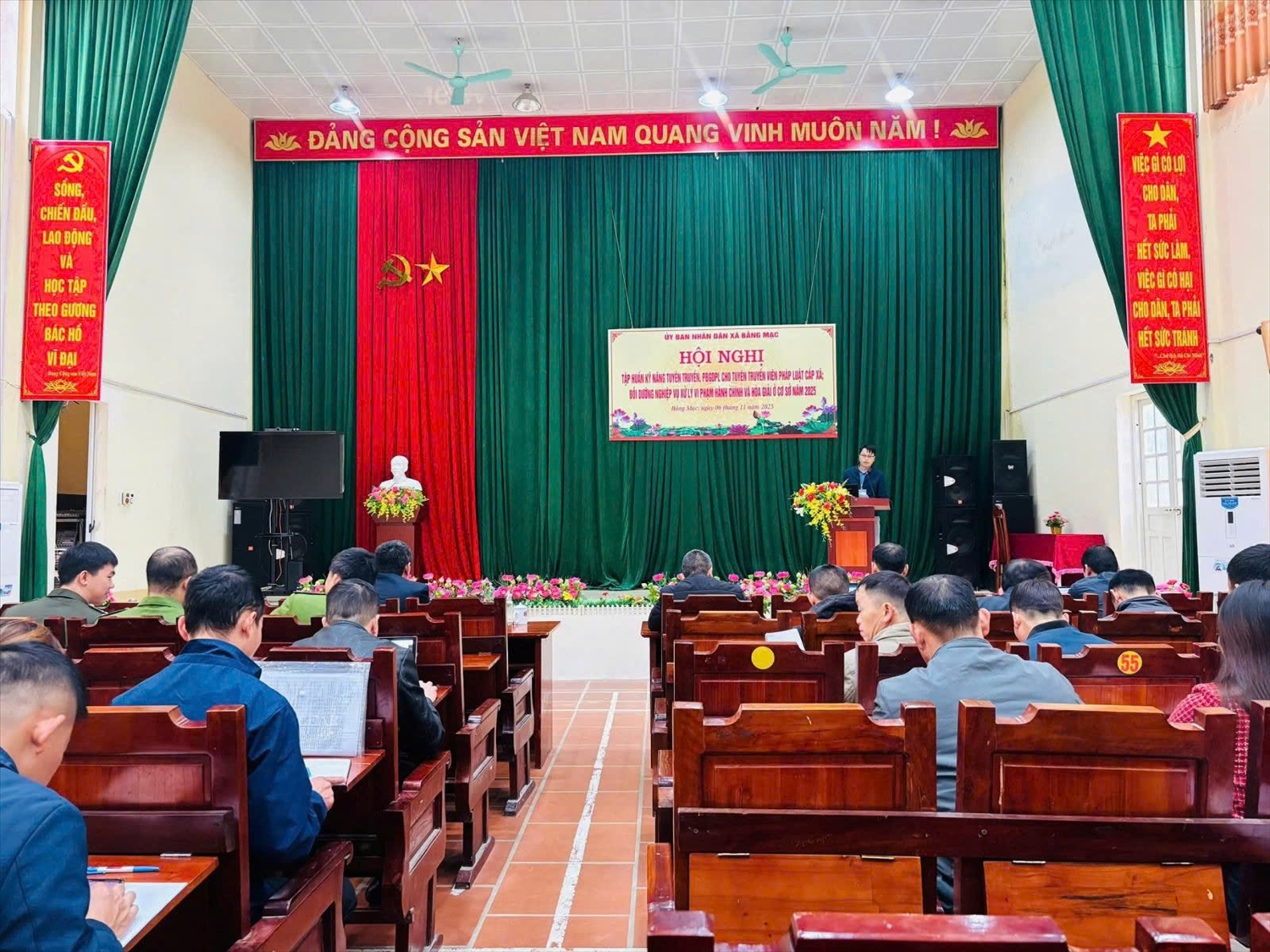 Xã Bằng Mạc đã tích cực triển khai các hoạt động tuyên truyền, phổ biến, giáo dục pháp luật gắn với thực tiễn đời sống của đồng bào tại cơ sở