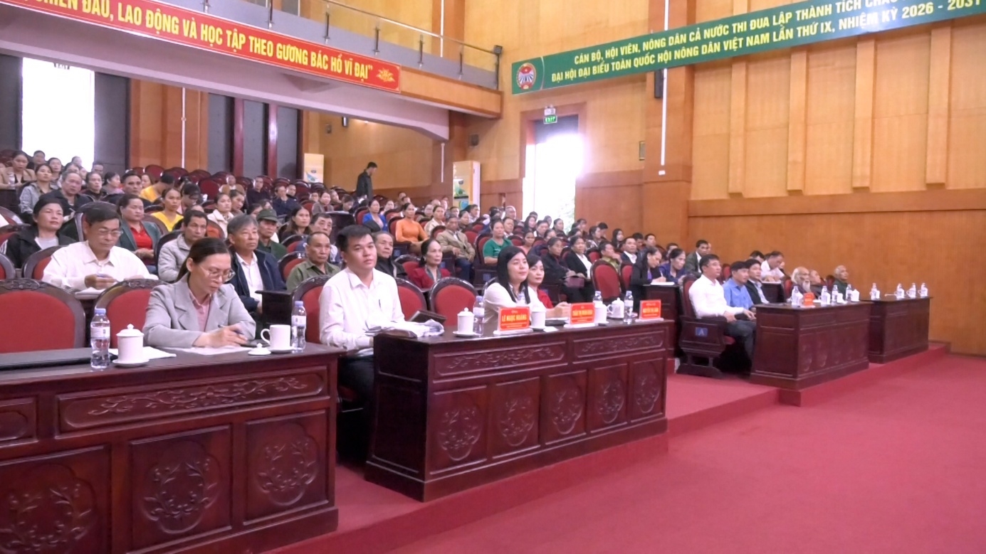 Gần 200 đại biểu xã Linh Sơn tham gia tập huấn nâng cao kiến thức về truyền thông cơ sở và trợ giúp pháp lý.